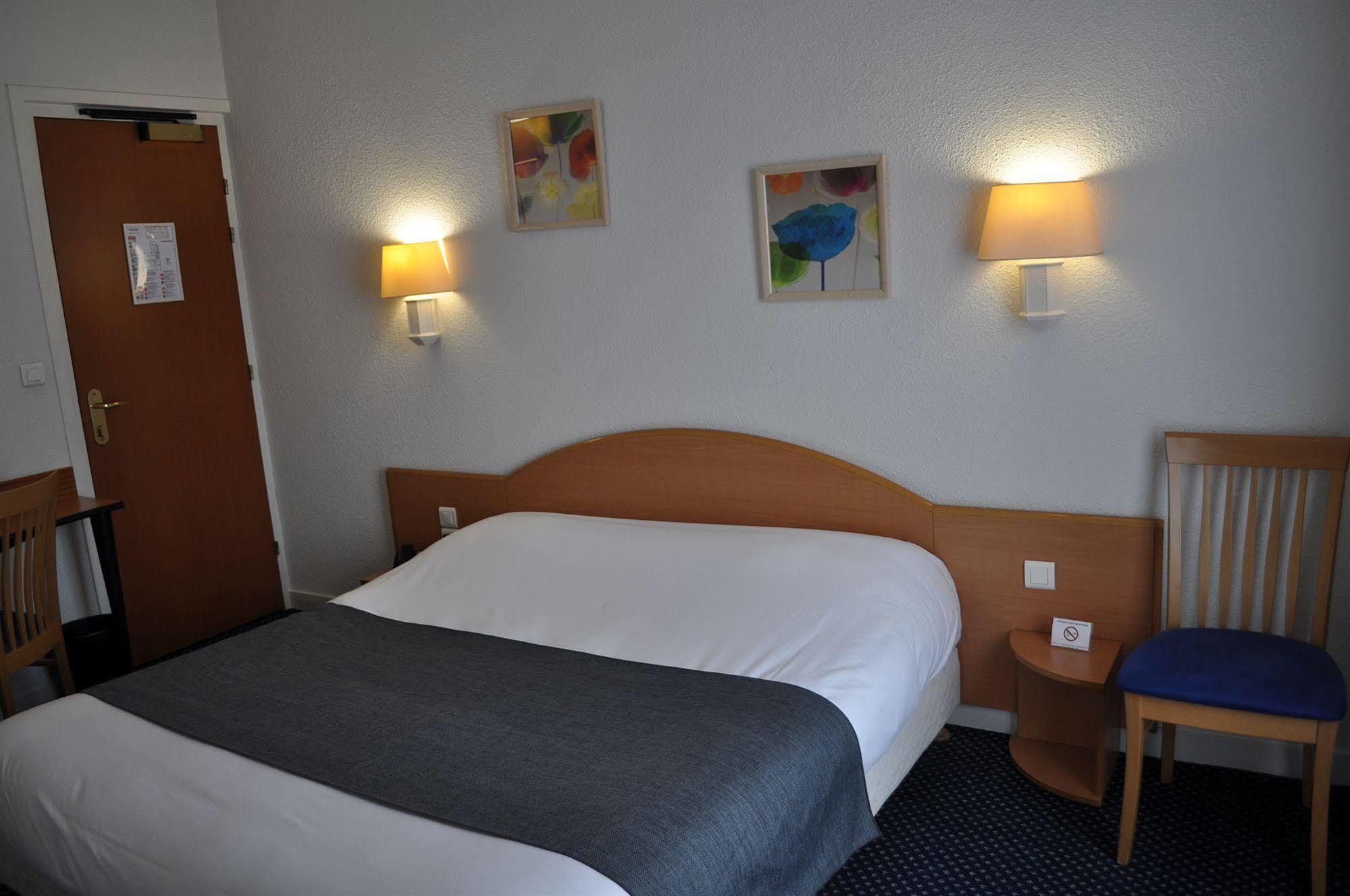 Hotel Le Progres Angers Exterior photo